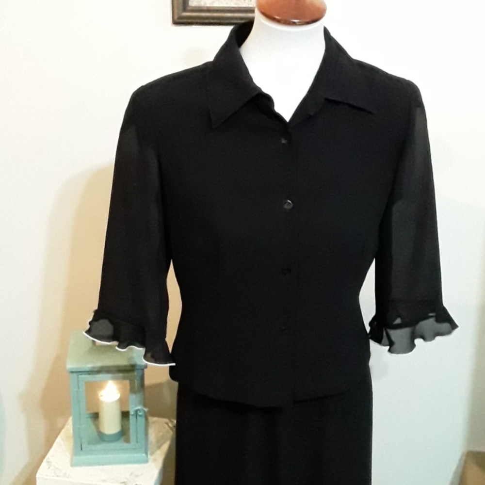 Beautiful Cynthia howie, skirt set.